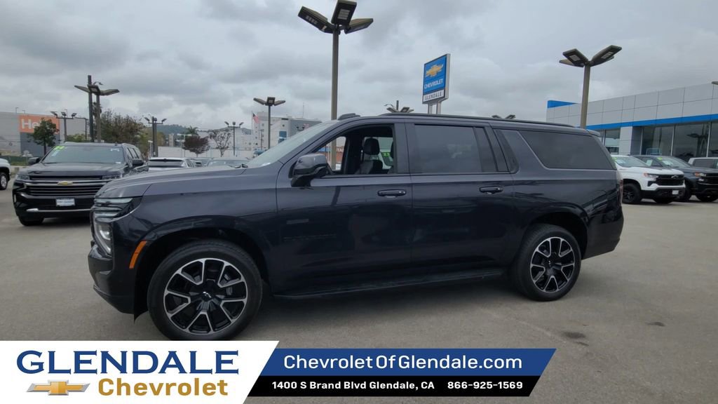 Certified 2025 Chevrolet Suburban RST image 4