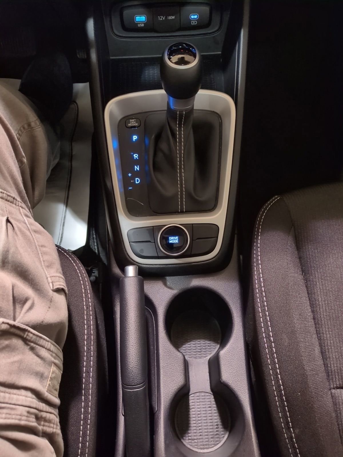 Used 2025 Hyundai Venue SEL image 18