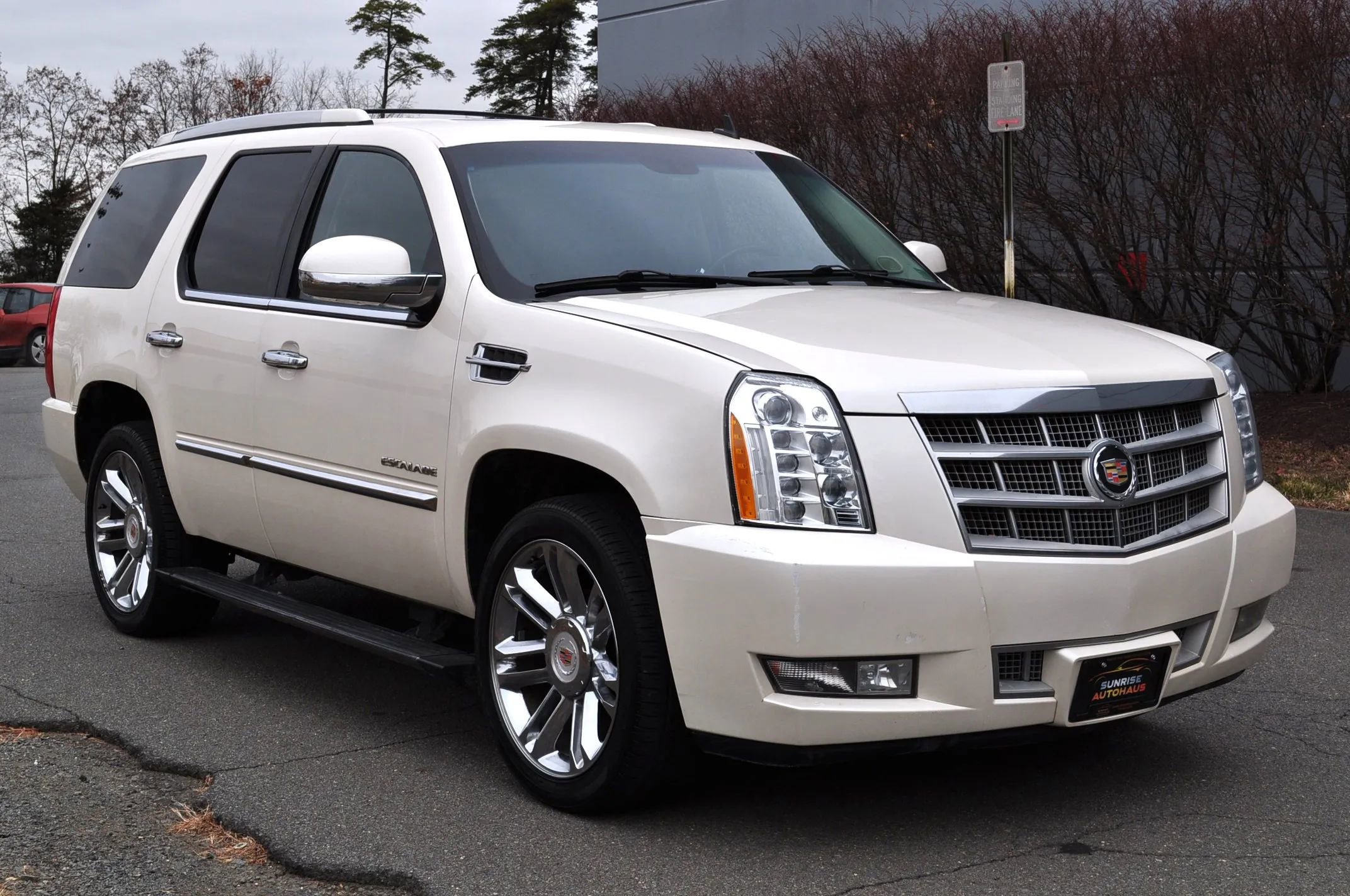 Used 2013 Cadillac Escalade Platinum image 3