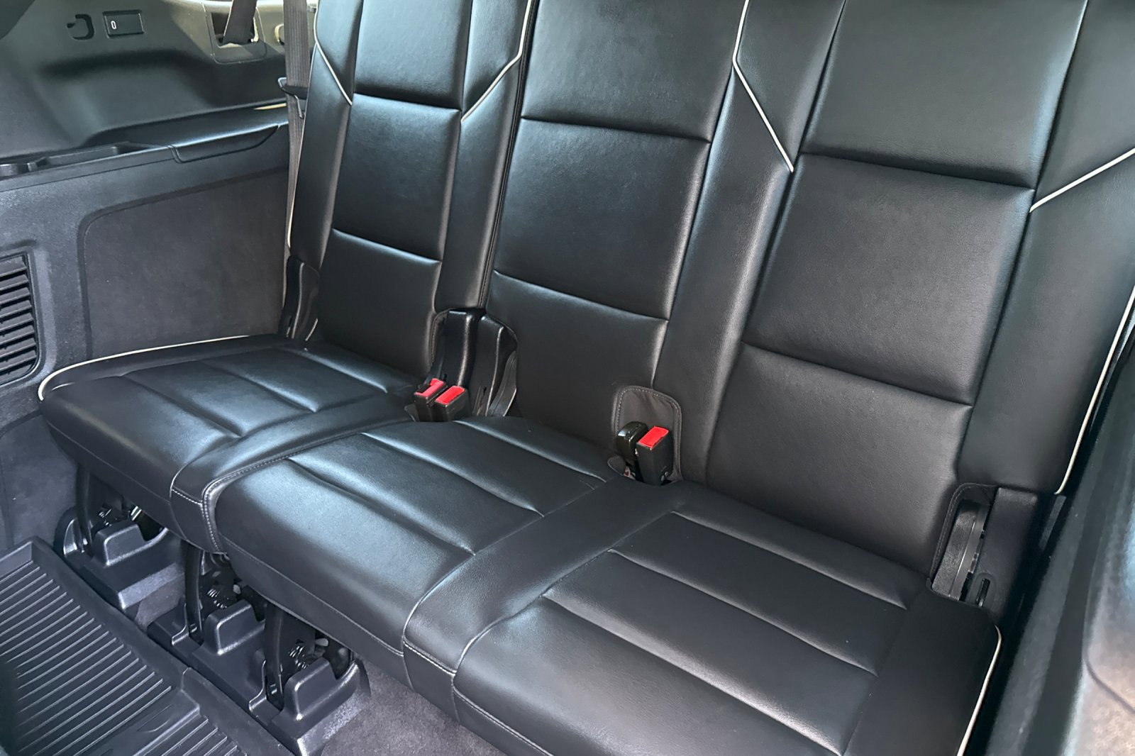 Used 2023 Cadillac Escalade ESV Premium Luxury w/ Performance Package image 19