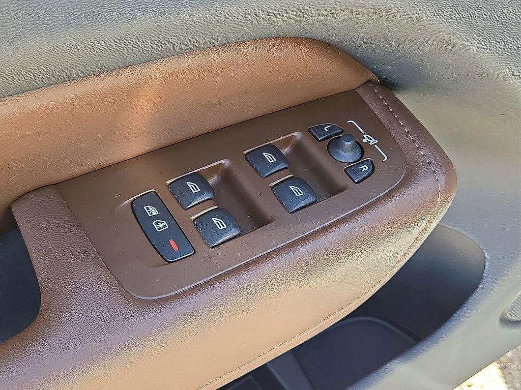 Used 2023 Volvo XC60 B5 Plus AWD/4WD image 20