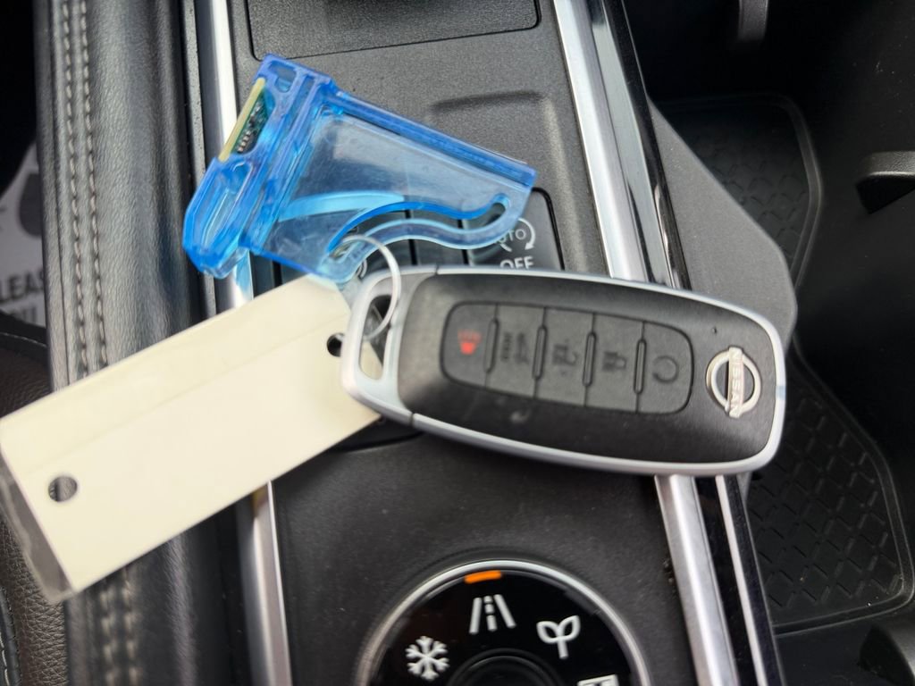 Used 2023 Nissan Pathfinder Platinum image 32