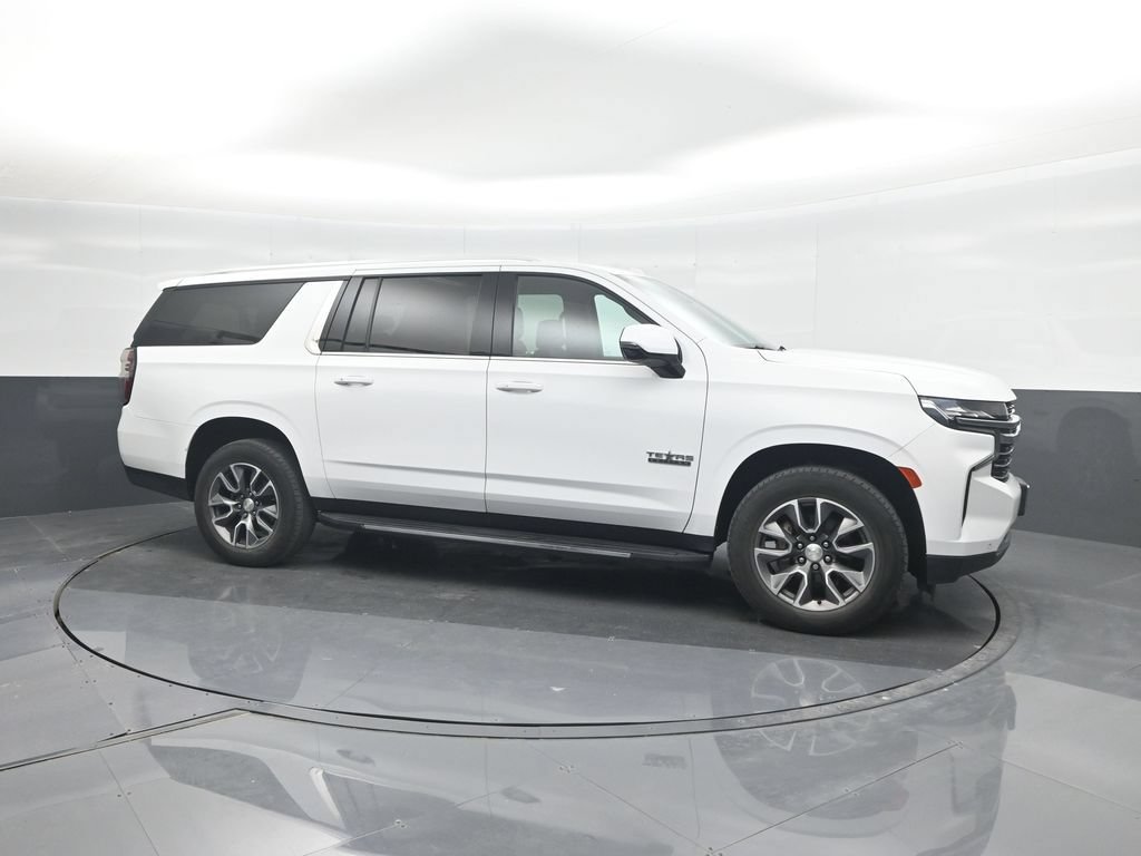 Used 2022 Chevrolet Suburban LT w/ Luxury Package RWD image 11
