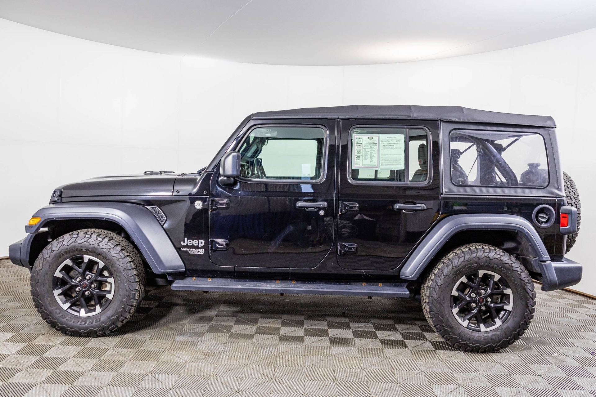 Used 2018 Jeep Wrangler Unlimited Sport AWD/4WD image 17