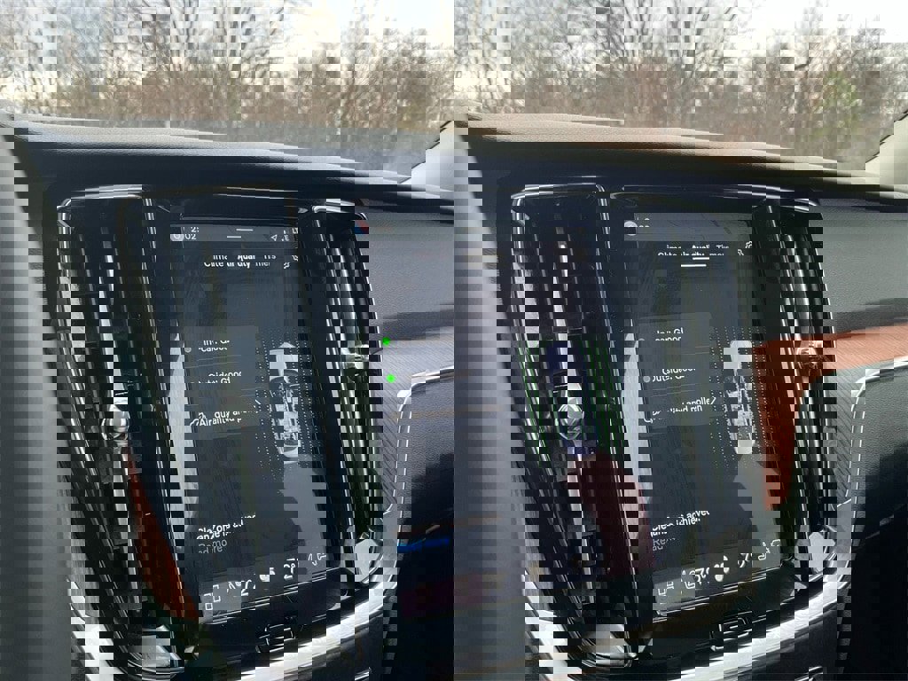 Certified 2025 Volvo S60 B5 Plus image 24