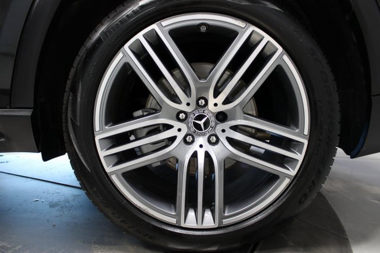 Used 2025 Mercedes-Benz GLS 450 4MATIC image 38