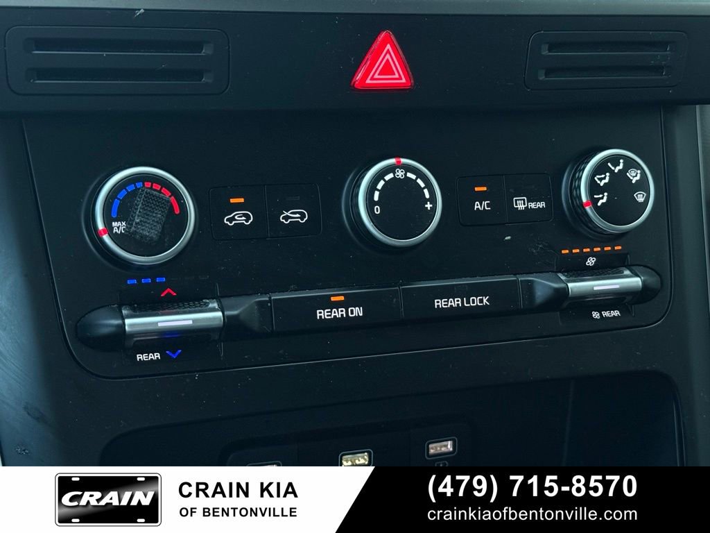 Used 2024 Kia Carnival LX image 17