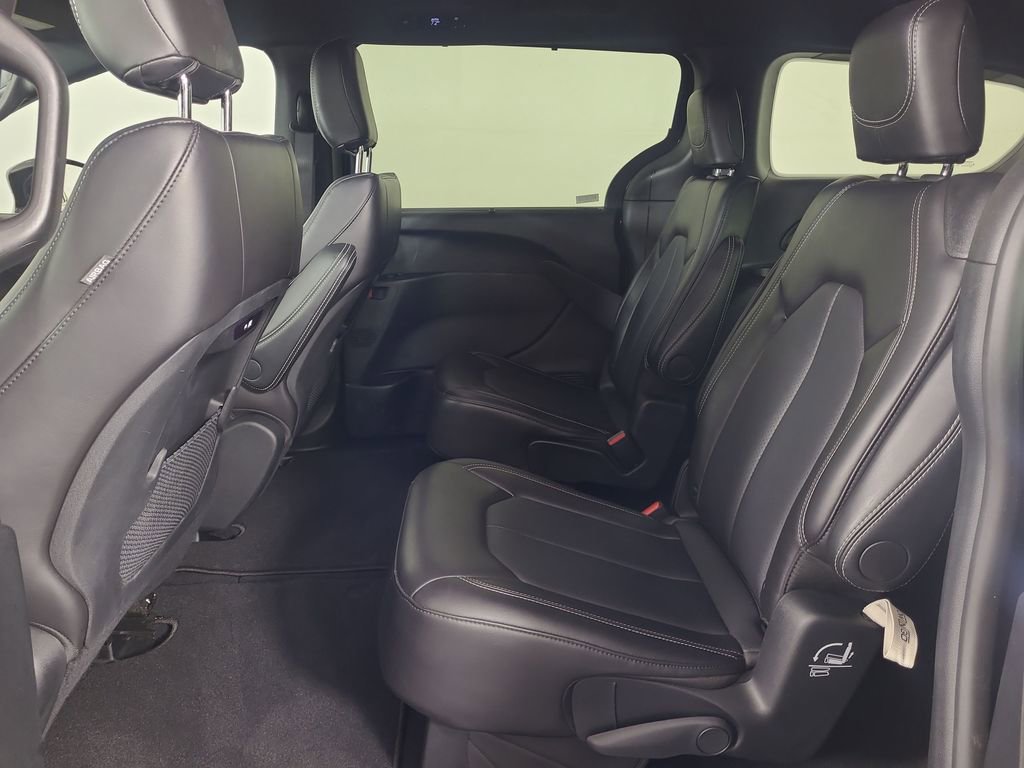 Used 2025 Chrysler Pacifica Select FWD image 19
