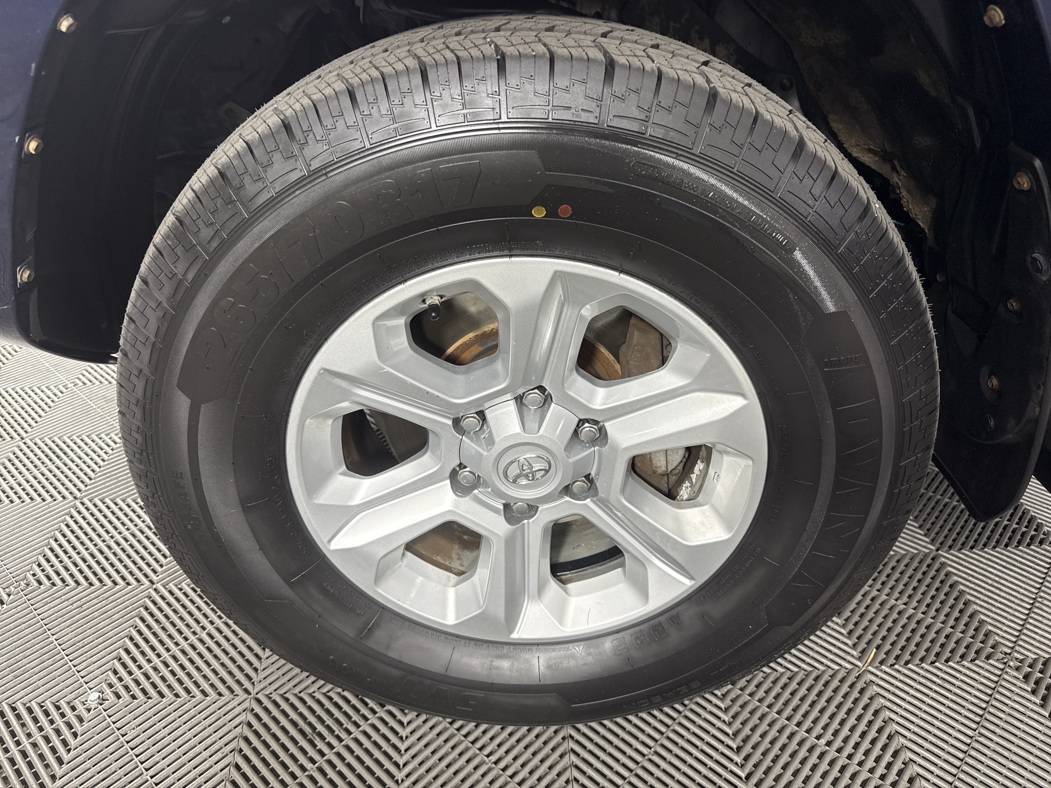 Used 2017 Toyota 4Runner SR5 AWD/4WD image 12
