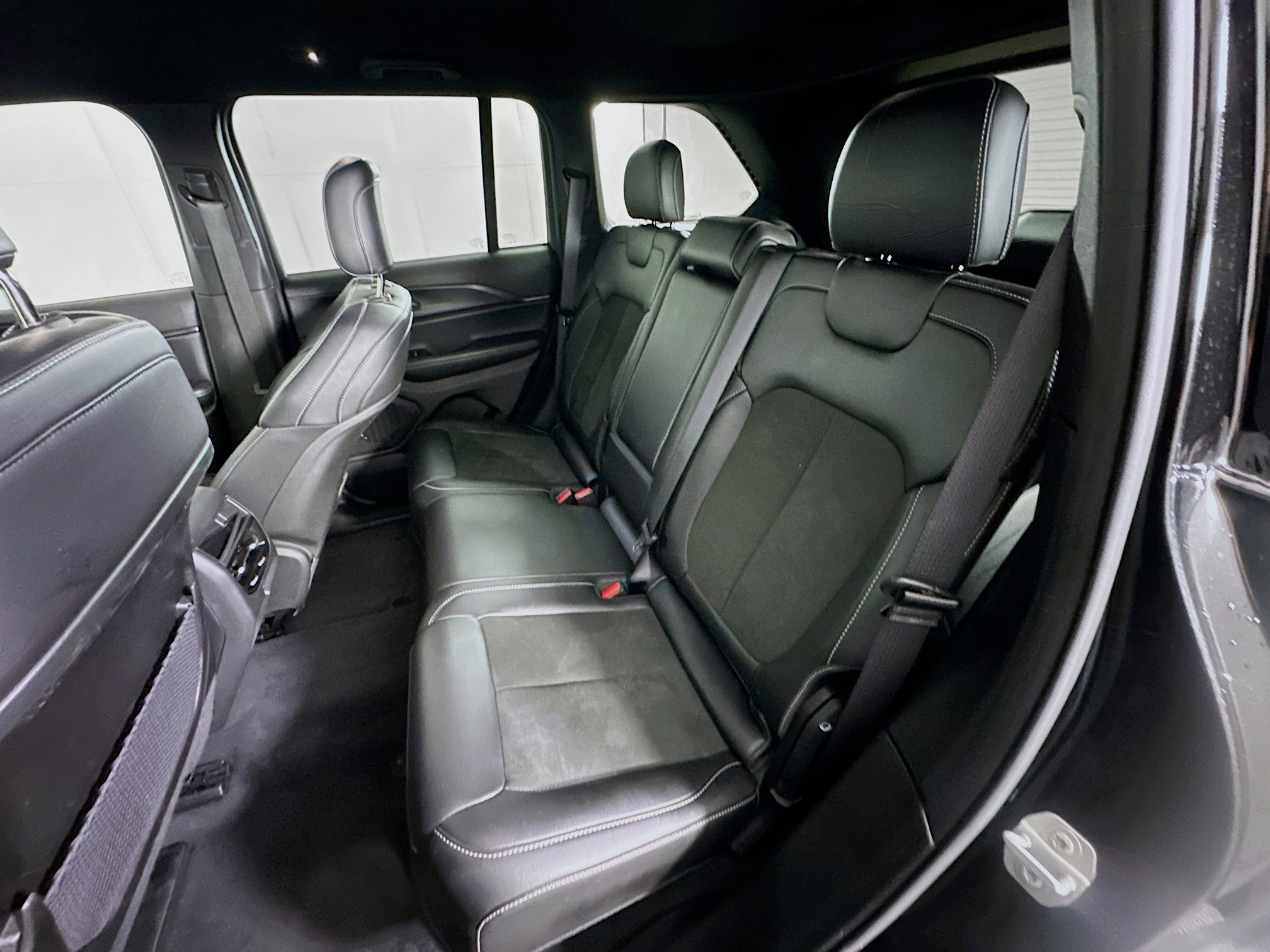 Used 2025 Jeep Grand Cherokee Altitude image 26