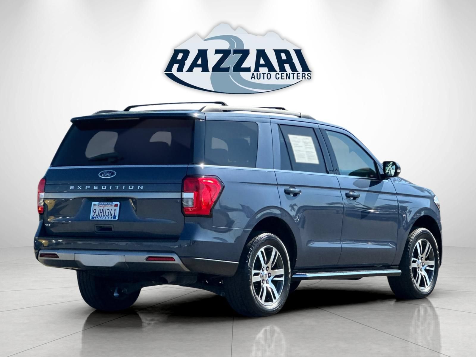 Used 2023 Ford Expedition XLT AWD/4WD image 3