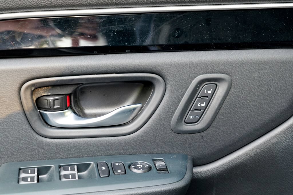 Used 2025 Honda Pilot EX-L image 18