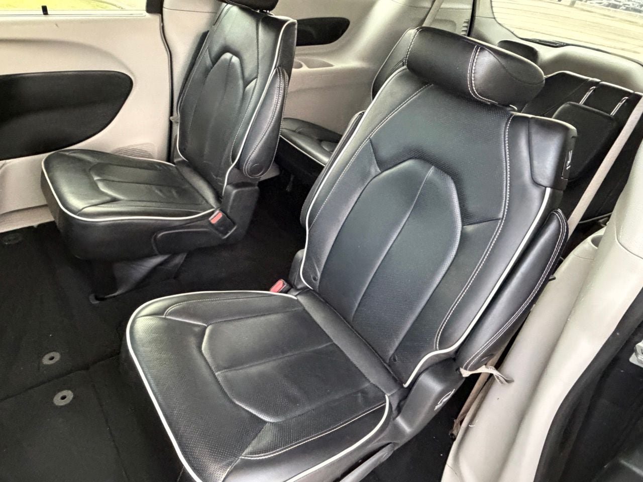 Used 2023 Chrysler Pacifica Limited FWD image 32