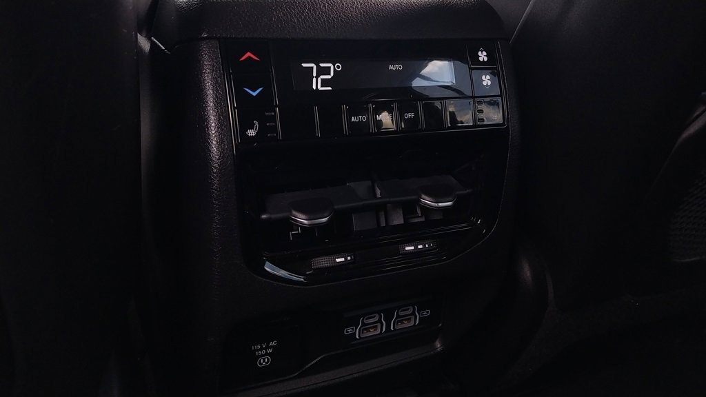 Used 2022 Jeep Grand Cherokee L Limited image 17