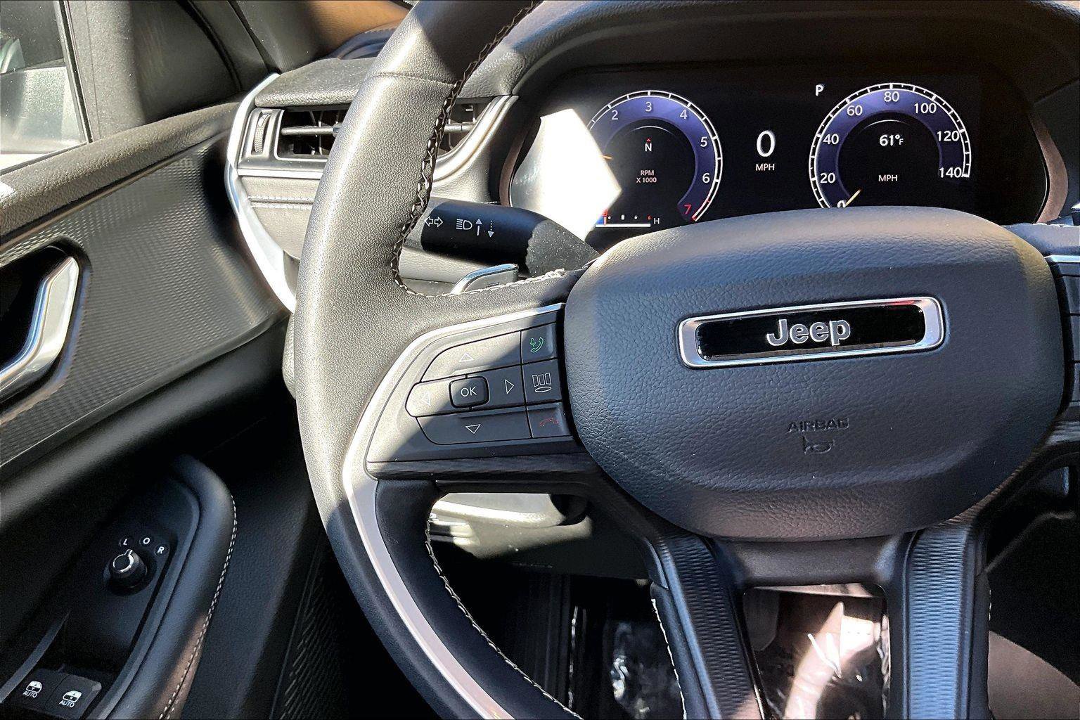 Certified 2025 Jeep Grand Cherokee Laredo w/ Luxury Tech Group I image 19