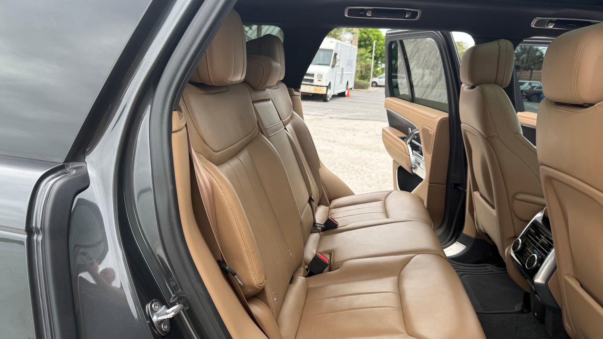 Used 2025 Land Rover Range Rover SE AWD/4WD image 34