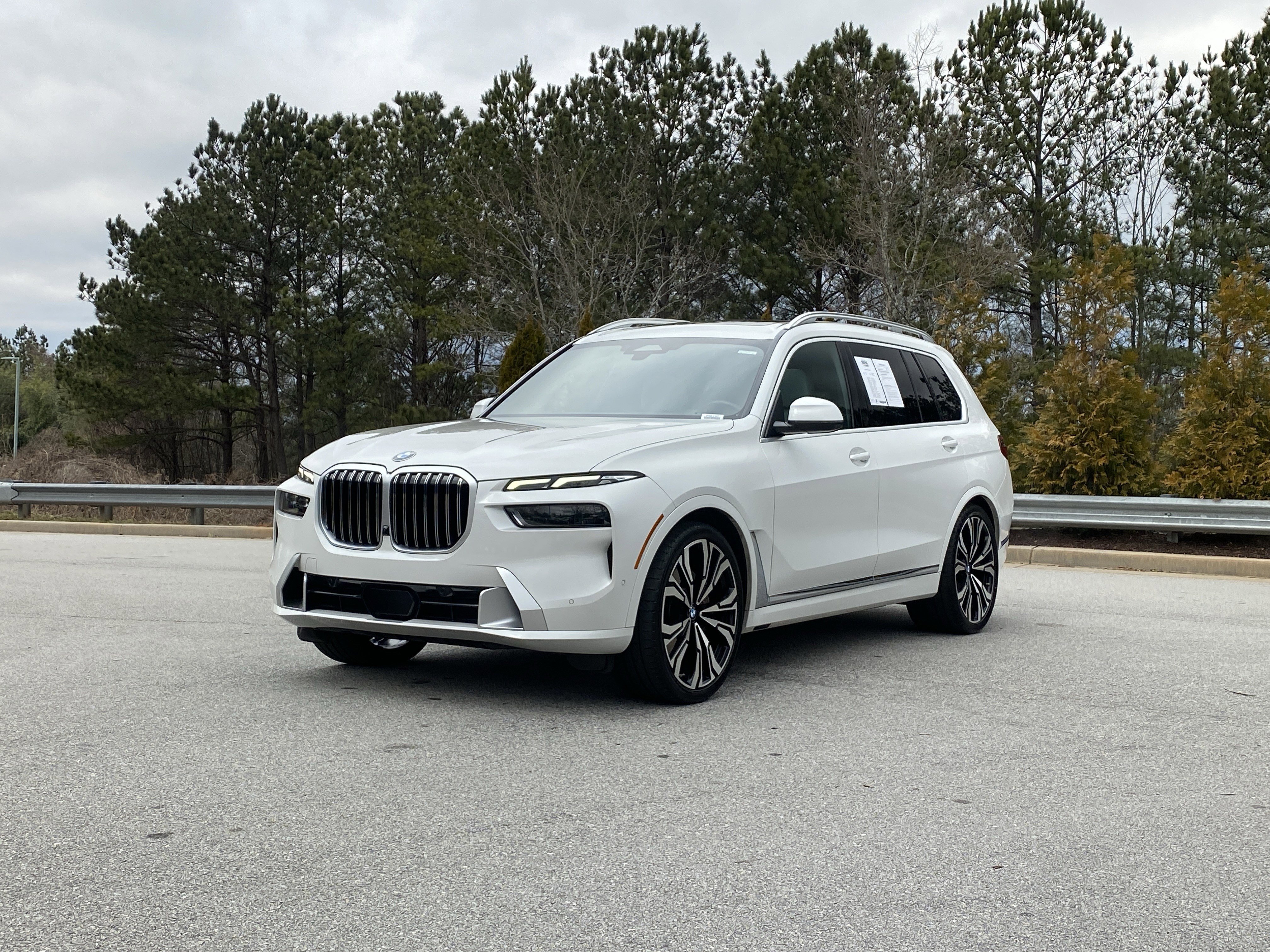 Used 2024 BMW X7 xDrive40i w/ Premium Package image 14