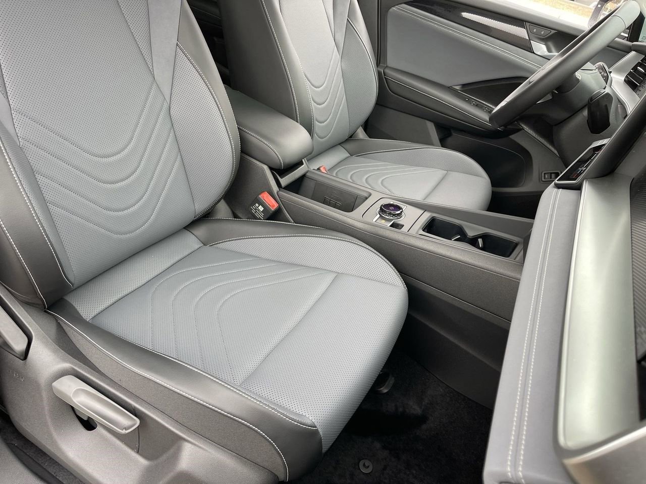 New 2026 Volkswagen Tiguan SE image 7