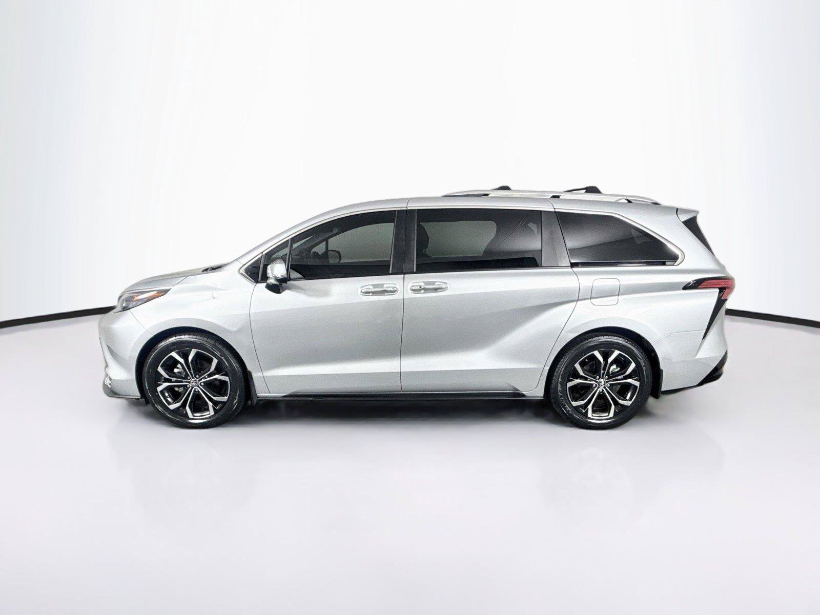 Certified 2025 Toyota Sienna Platinum FWD image 14