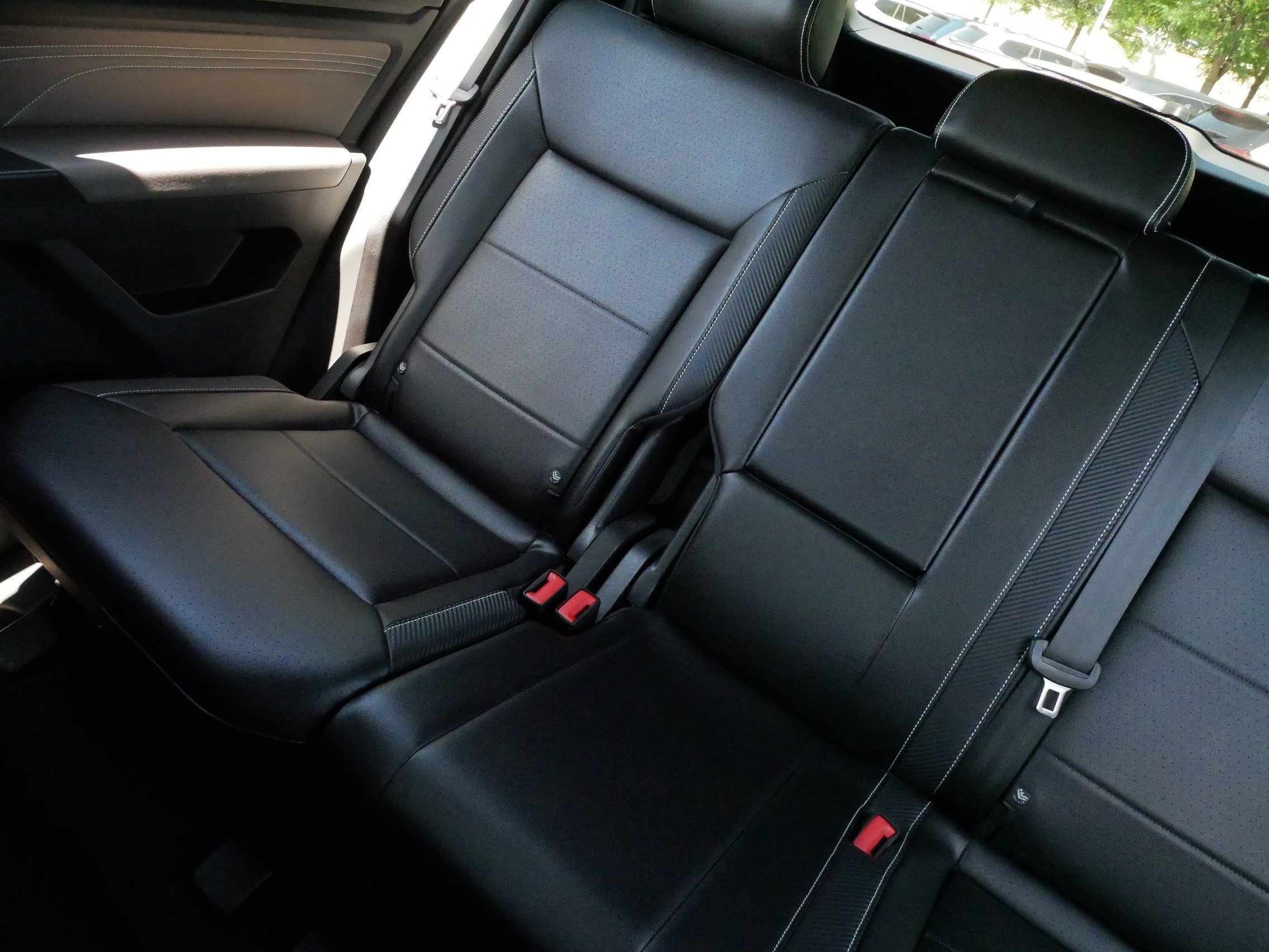 Certified 2023 Volkswagen Atlas Cross Sport SE w/ Panoramic Sunroof Package AWD/4WD image 5