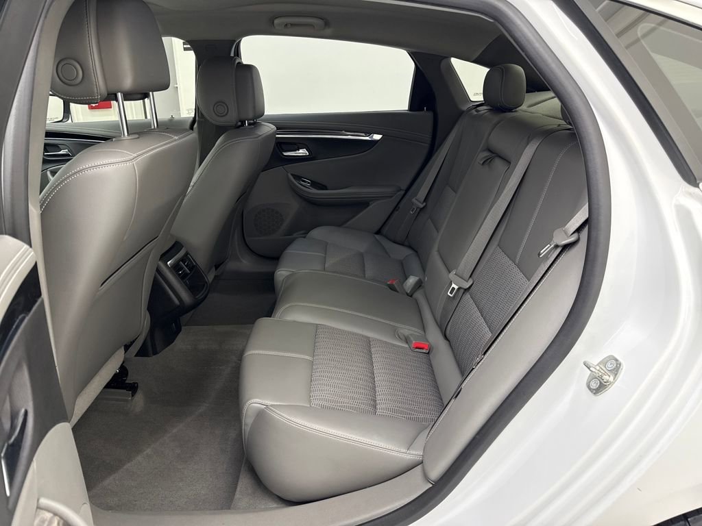 Used 2014 Chevrolet Impala LT w/ Convenience Package image 21