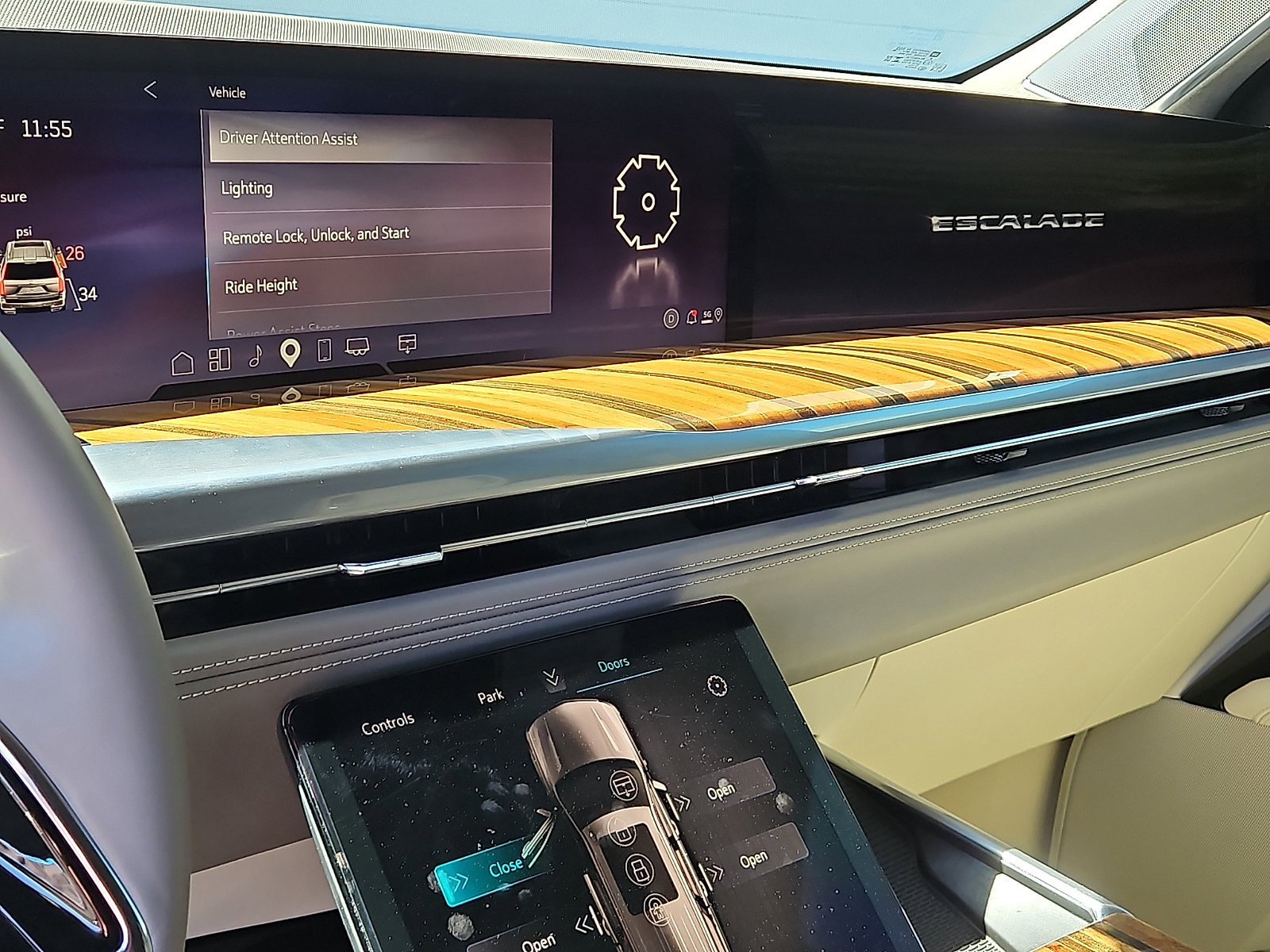 Certified 2025 Cadillac Escalade ESV Sport Platinum AWD/4WD image 16