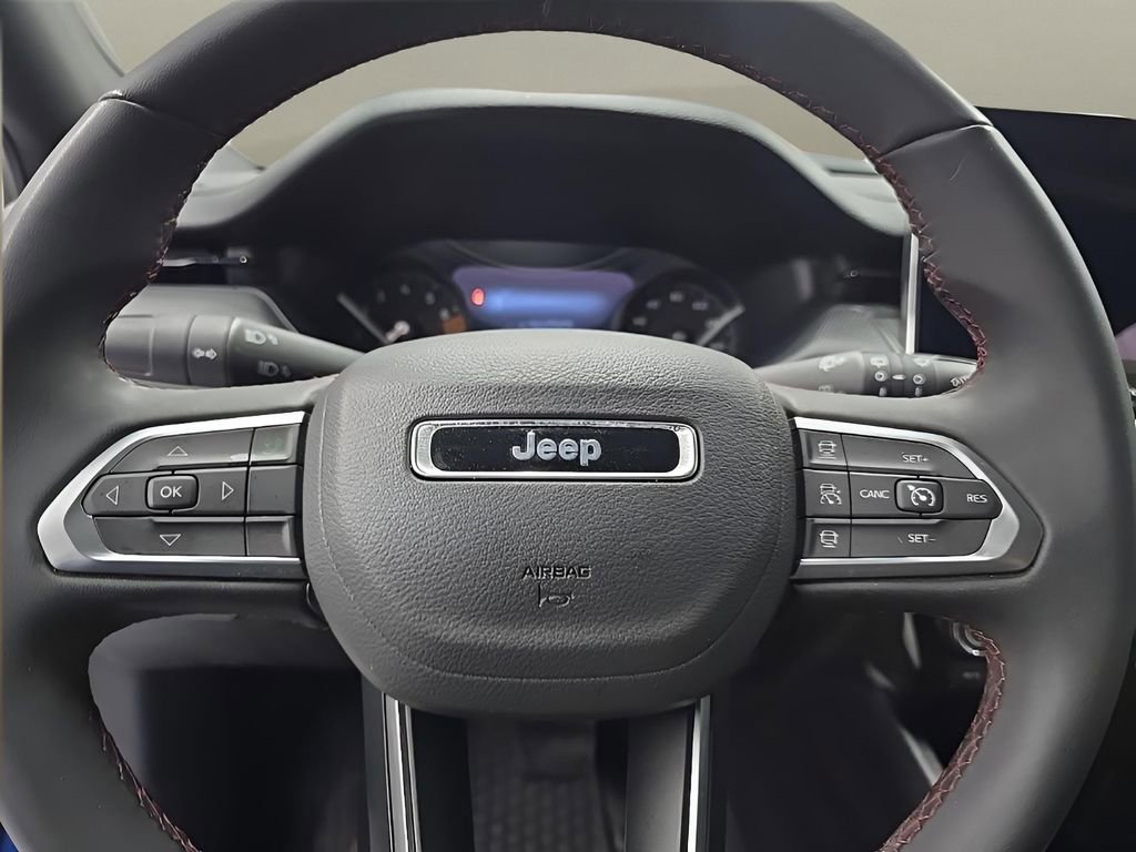 Used 2025 Jeep Compass Trailhawk AWD/4WD image 23