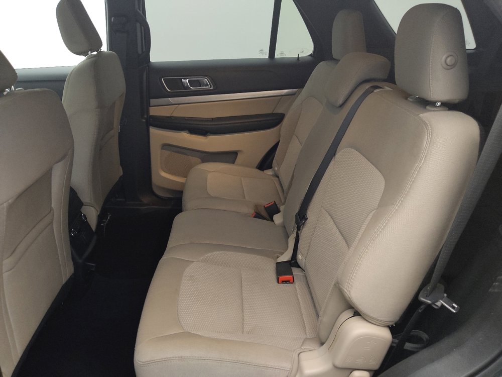 Used 2019 Ford Explorer XLT FWD image 18