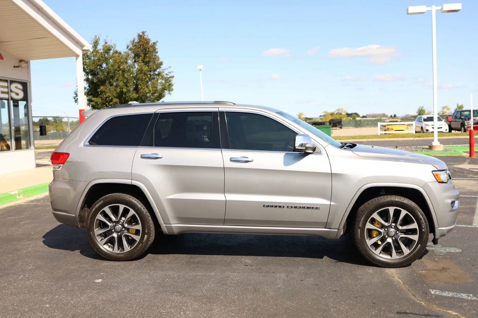 Used 2017 Jeep Grand Cherokee Overland image 4