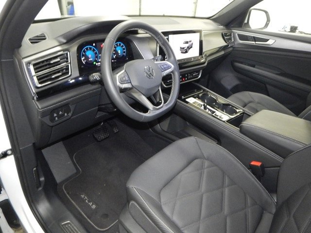 Used 2024 Volkswagen Atlas Cross Sport SE image 16