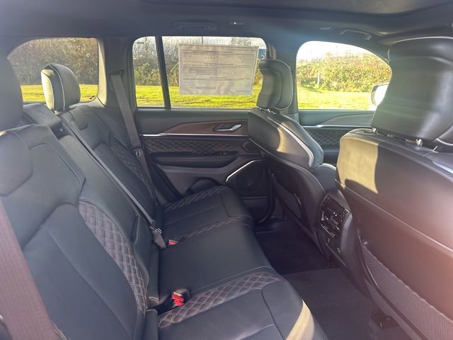 New 2025 Jeep Grand Cherokee Summit image 9