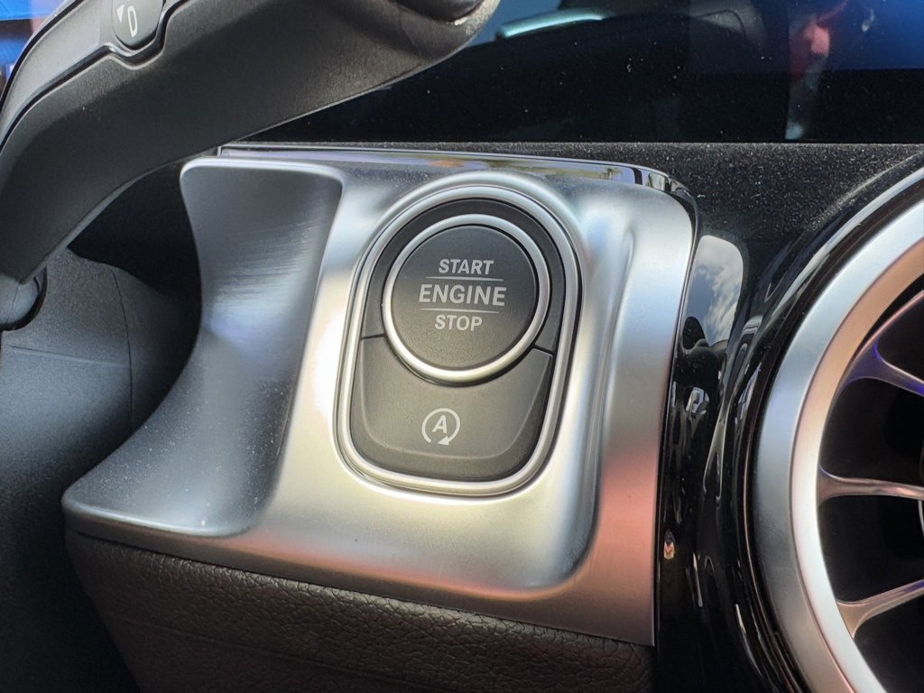 New 2025 Mercedes-Benz GLB 35 AMG 4MATIC image 24