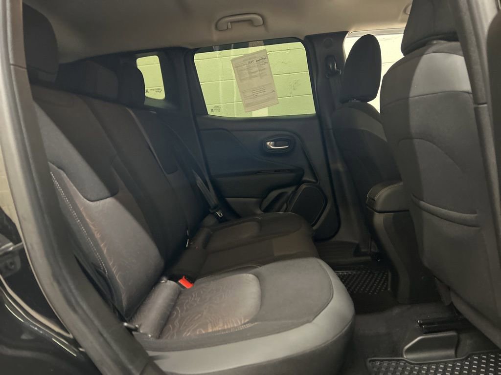 Used 2023 Jeep Renegade Latitude image 9