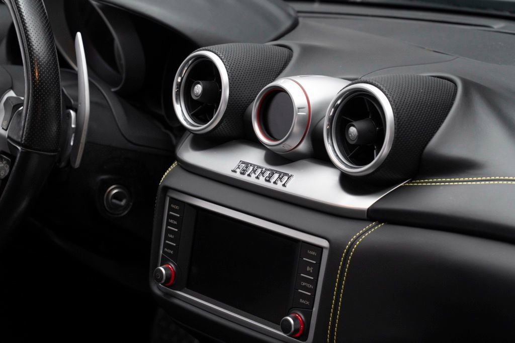 Used 2017 Ferrari California T image 34