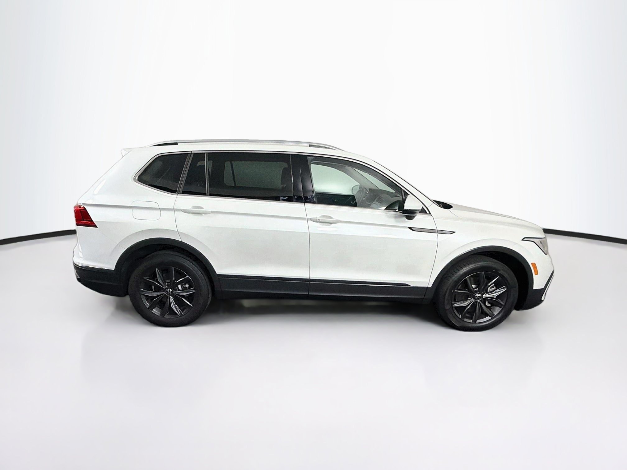 Used 2023 Volkswagen Tiguan SE FWD image 10