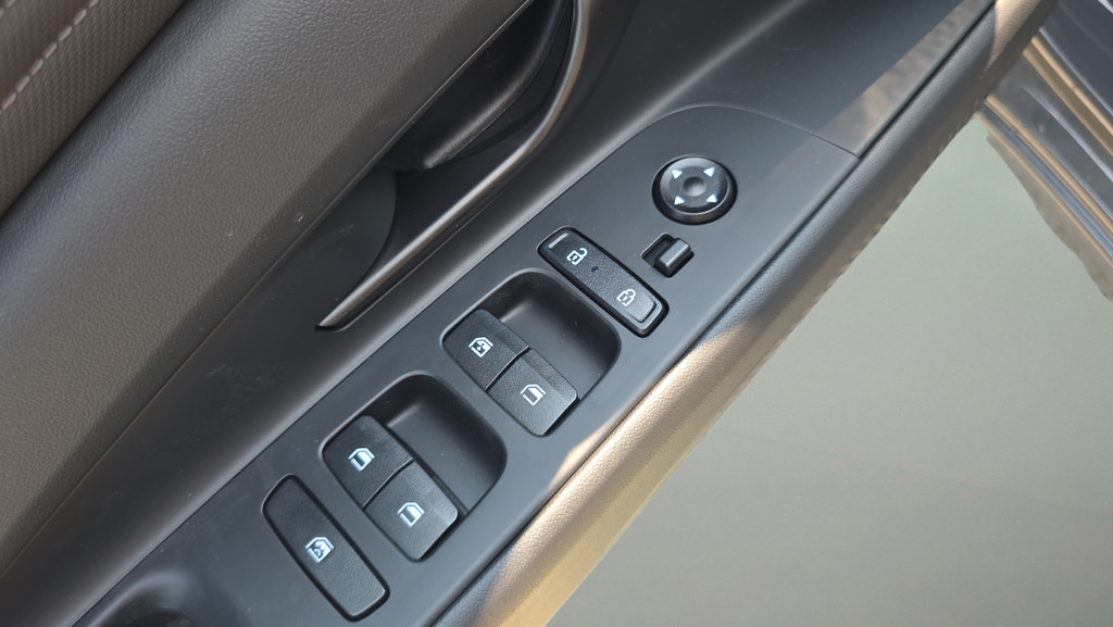 New 2026 Hyundai Elantra Sport FWD image 16