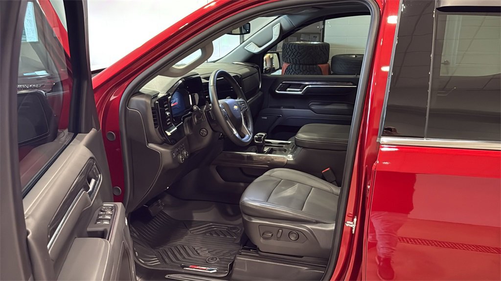 Used 2025 Chevrolet Silverado 1500 LTZ w/ LTZ Premium Package image 22
