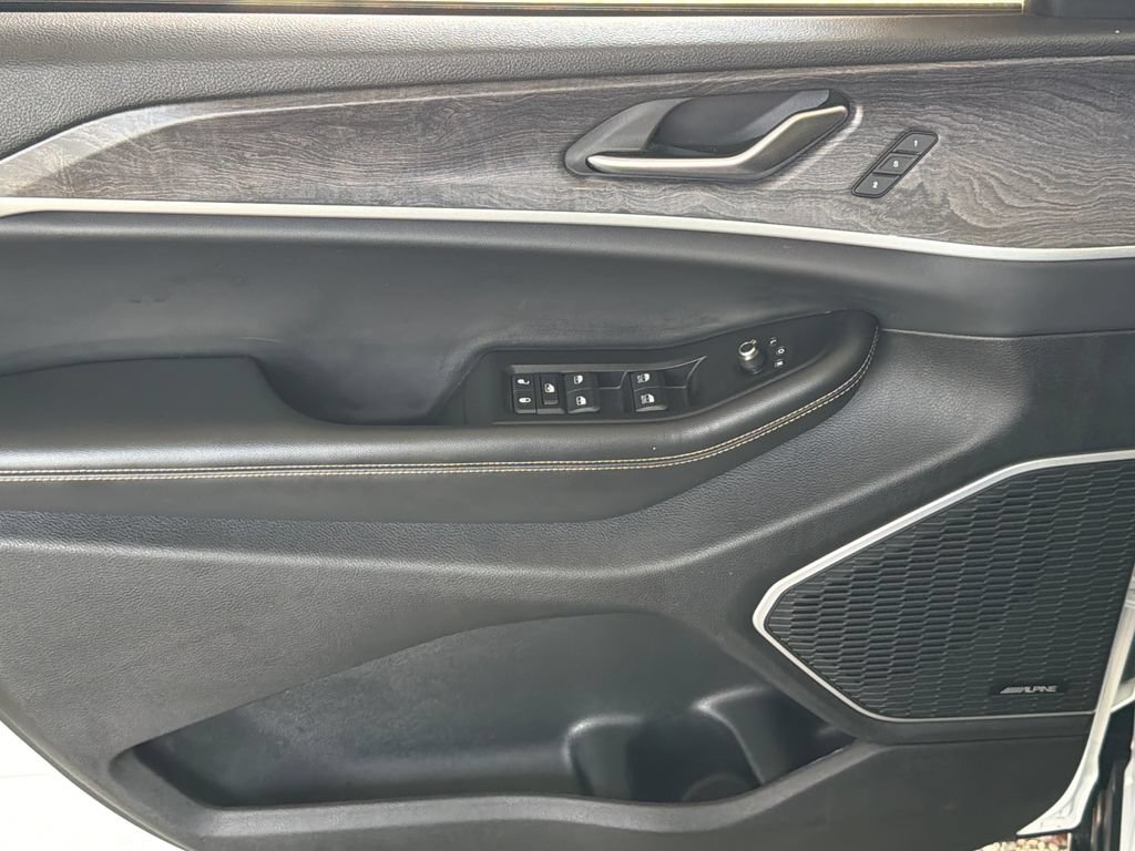 Used 2022 Jeep Grand Cherokee Limited RWD image 3