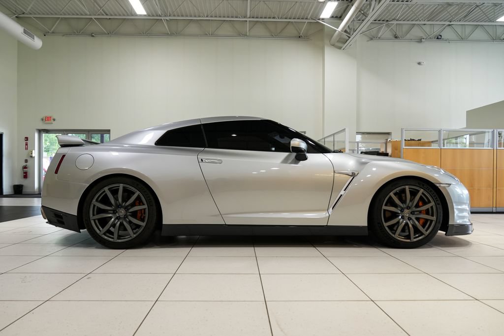 Used 2016 Nissan GT-R Premium AWD/4WD image 19