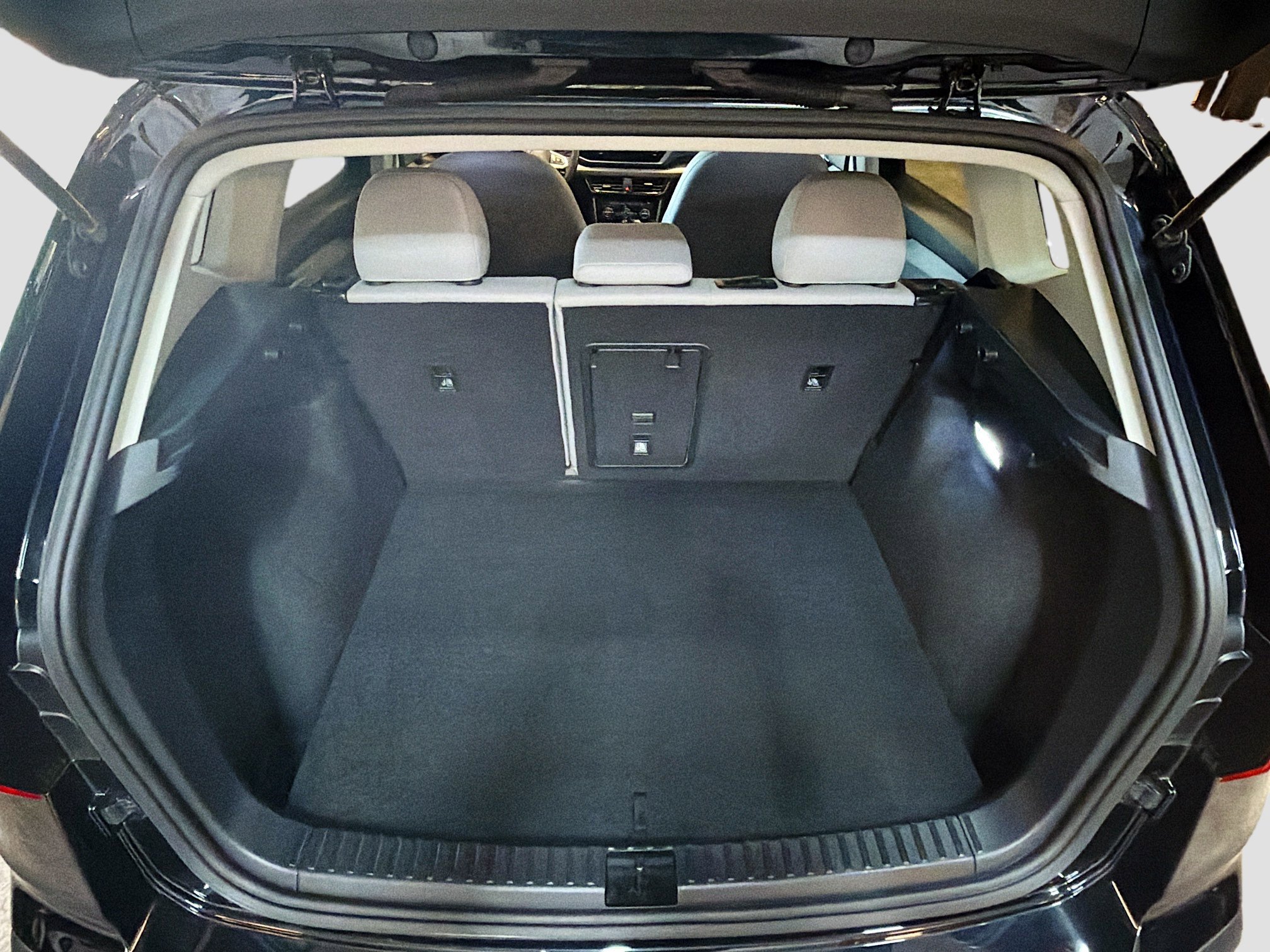 Used 2024 Volkswagen Taos SE image 30