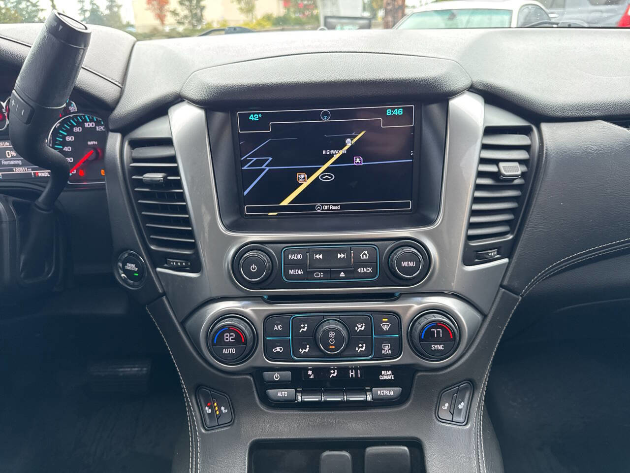 Used 2018 Chevrolet Suburban LT image 22