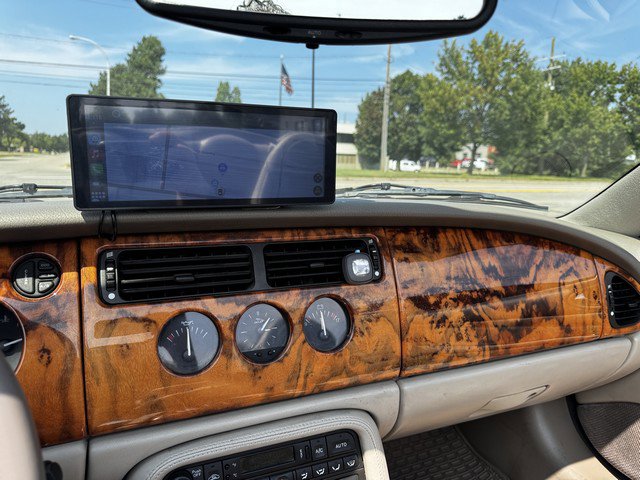 Used 1998 Jaguar XK8 Convertible image 33