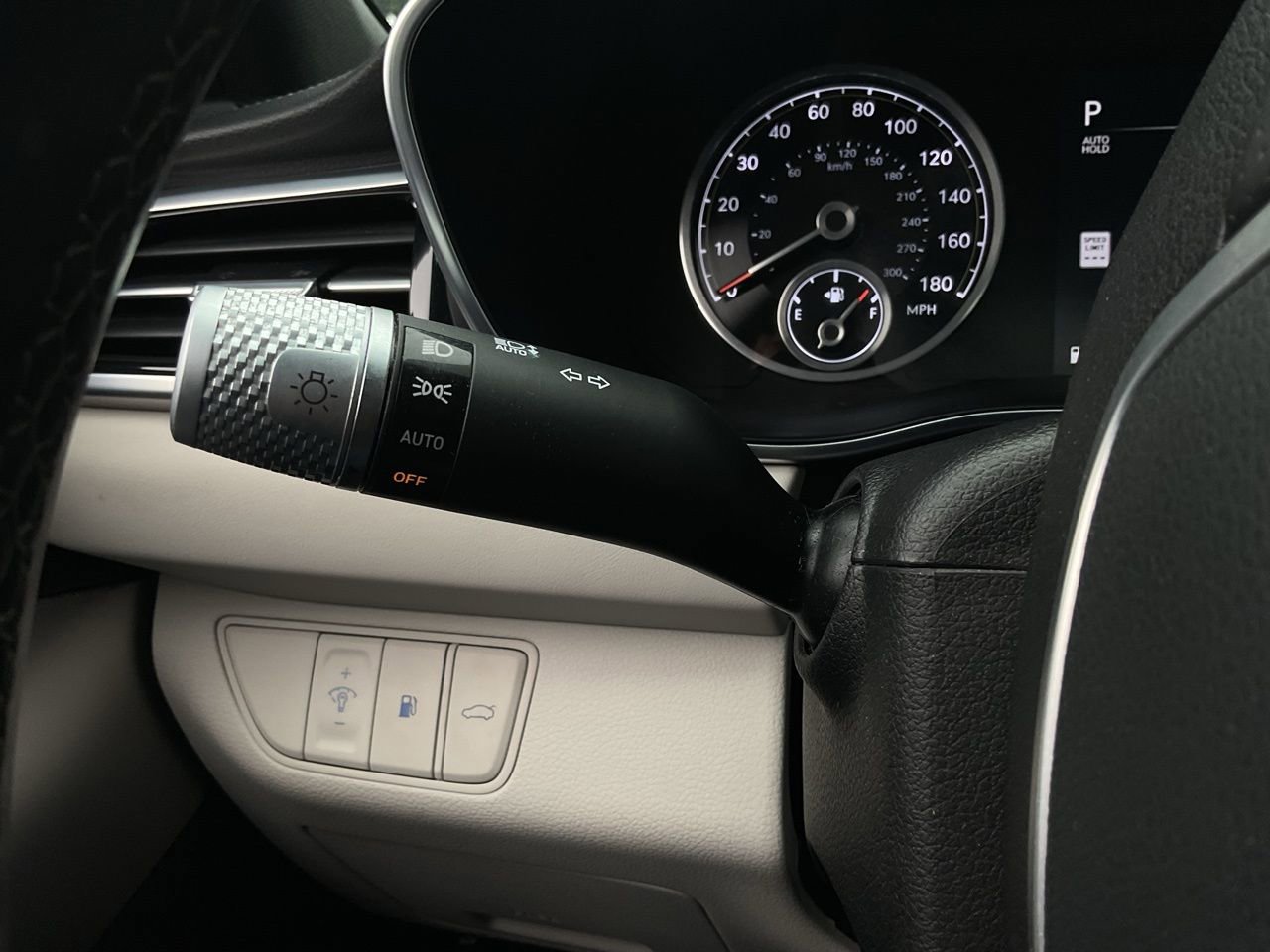 Used 2025 Genesis G70 2.5T RWD image 36