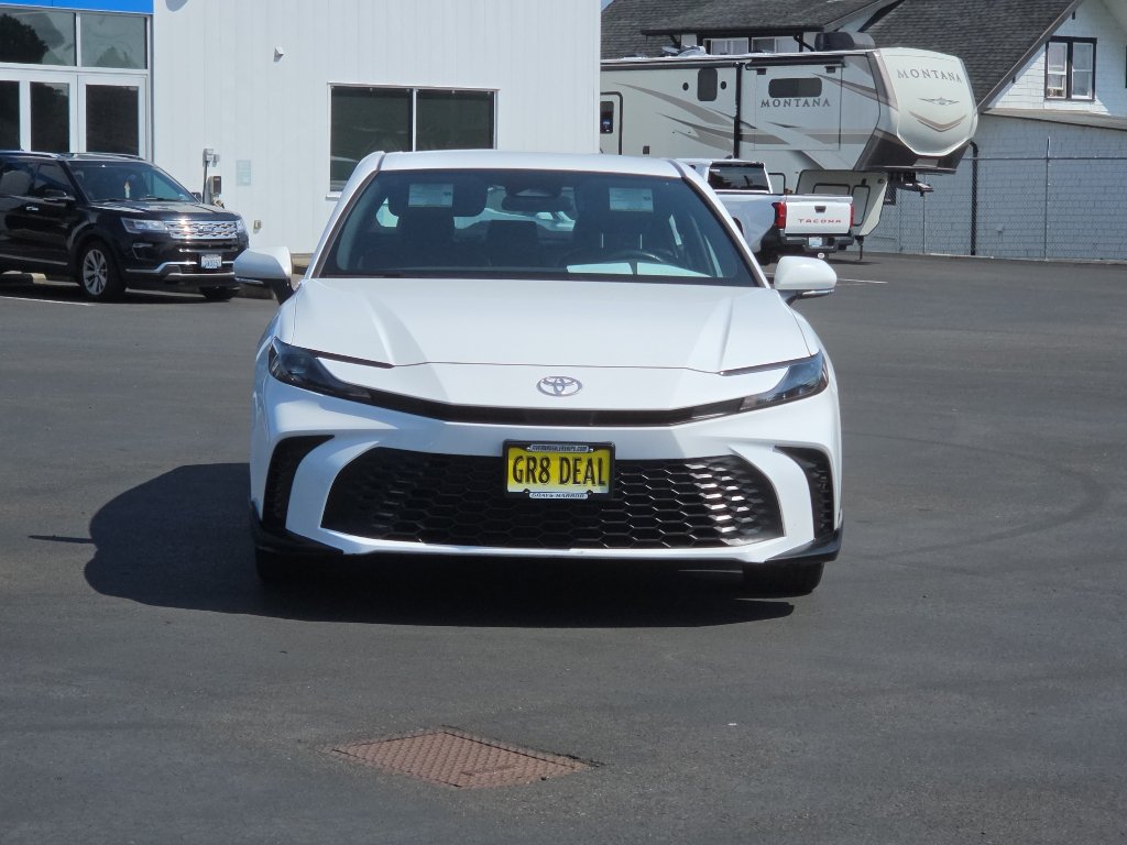 Used 2025 Toyota Camry SE FWD image 3