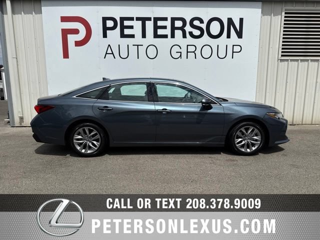 Used 2022 Toyota Avalon XLE w/ Moonroof Package FWD image 3