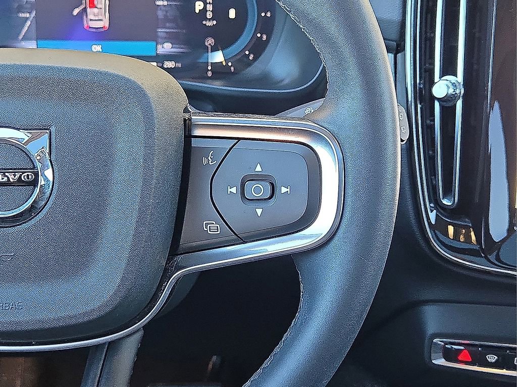 Certified 2023 Volvo XC40 B5 Plus w/ Protection Package Premier image 21