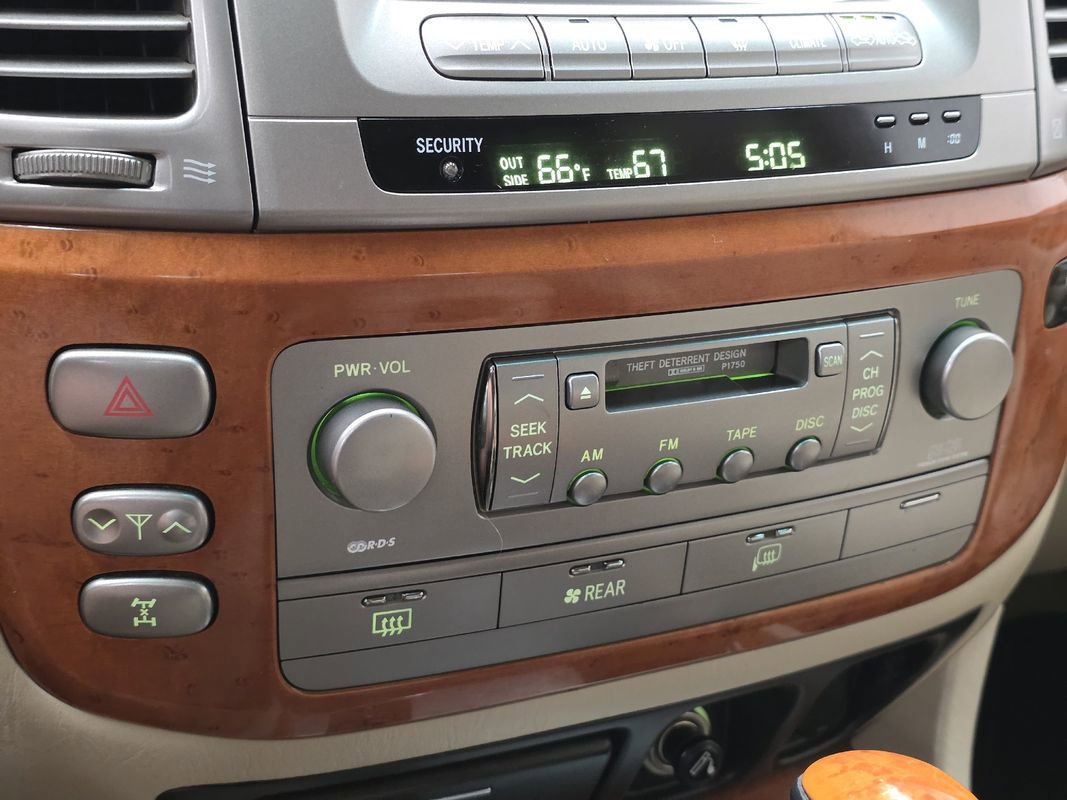 Used 2004 Lexus LX 470 4WD image 36
