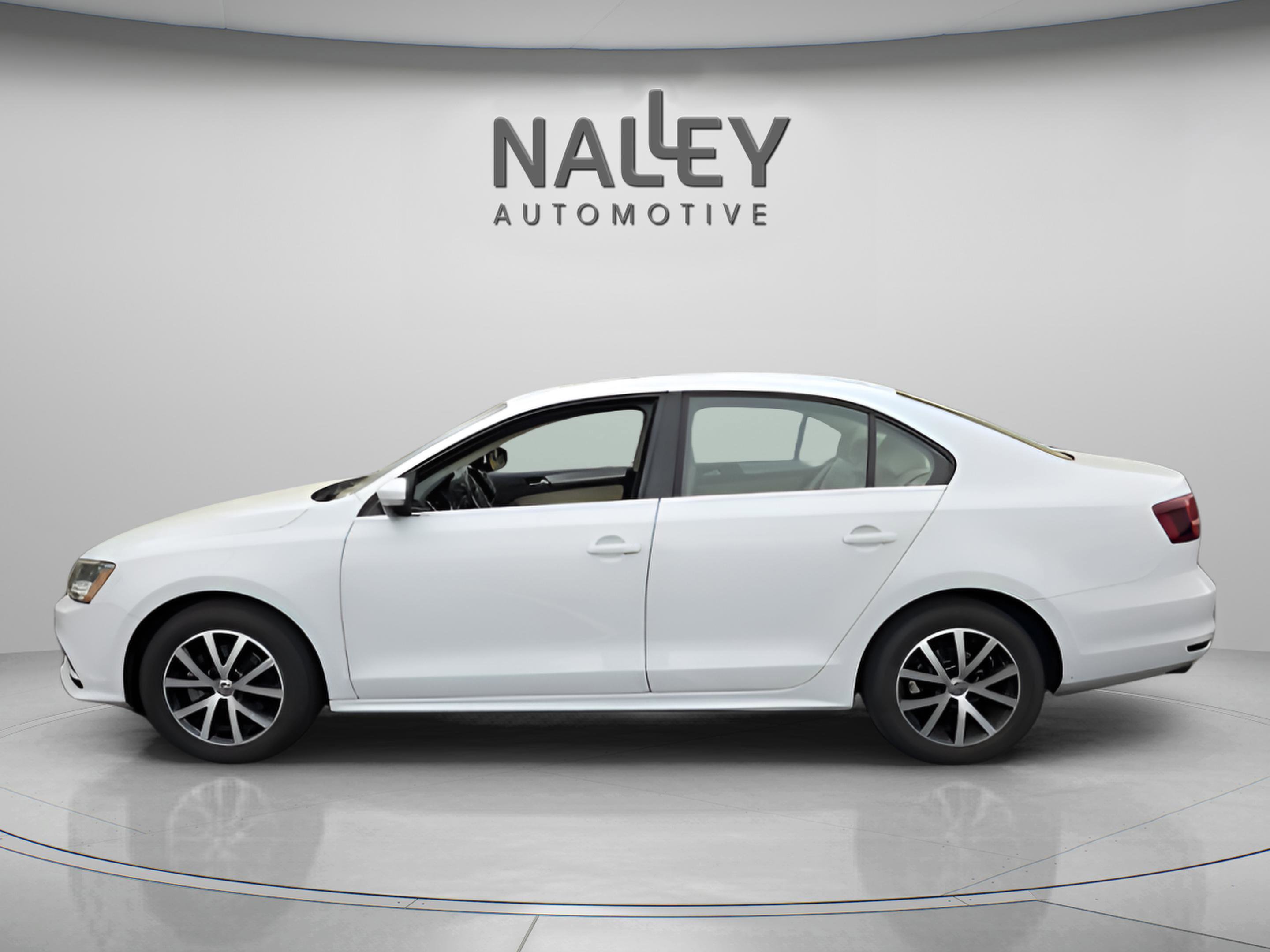 Used 2017 Volkswagen Jetta SE image 2