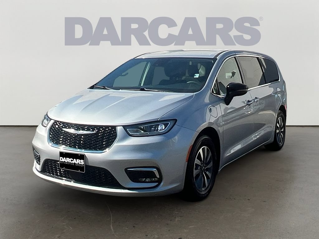 Used 2024 Chrysler Pacifica Limited FWD image 3