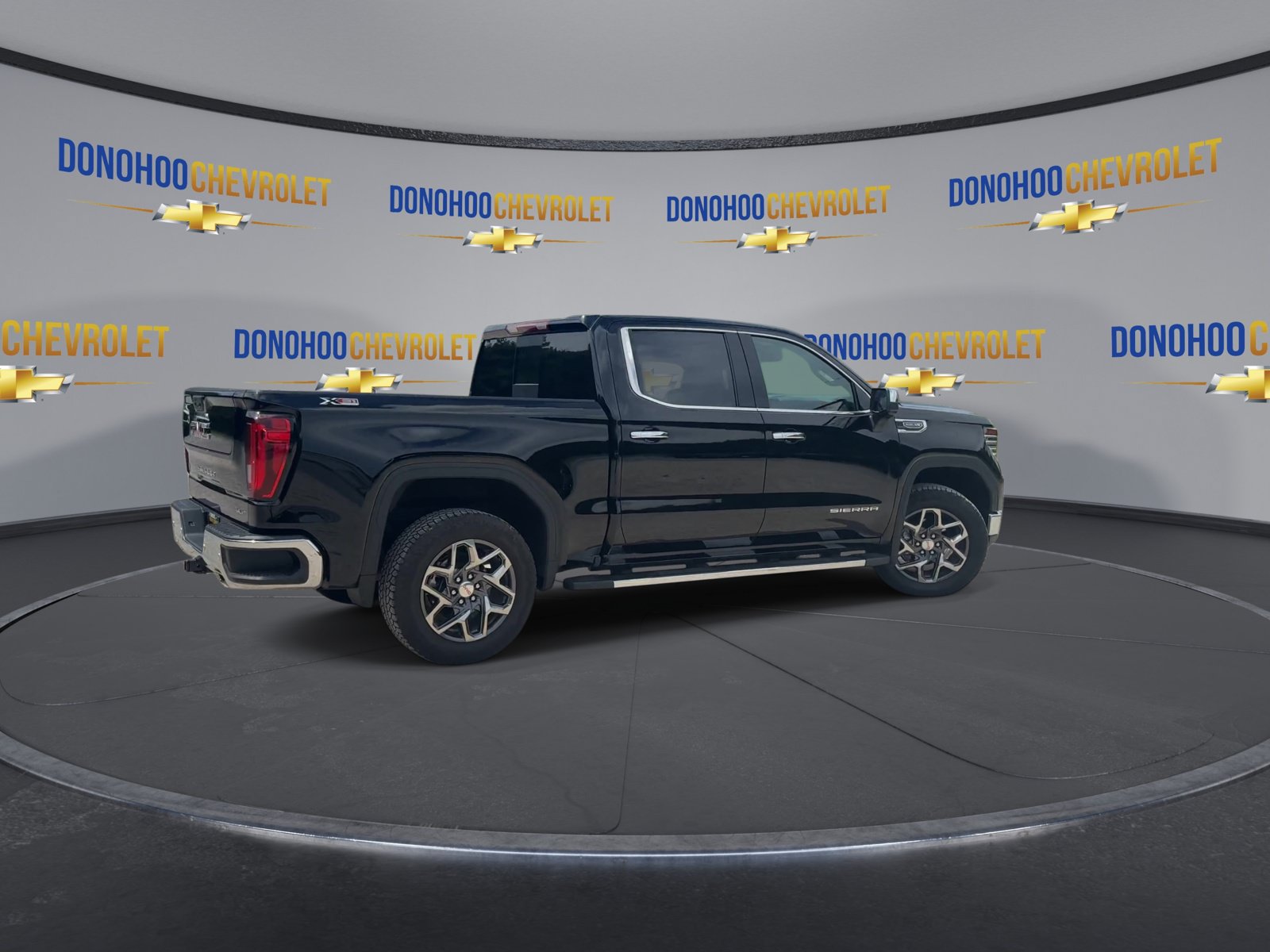 Used 2026 GMC Sierra 1500 SLT w/ SLT Premium Plus Package AWD/4WD image 8